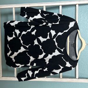 Anne Taylor Black and White Abstract Floral 3/4 sleeve 100% cotton Sweater
